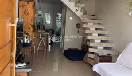 Casa em condomínio fechado com 2 quartos à venda na Estrada Vila Maria, 70, Cavalhada, Porto Alegre, 75 m2 por R$ 469.000