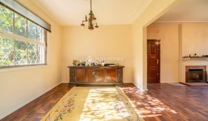 Casa com 4 quartos à venda na Rua Guaraum, 112, Vila Assunção, Porto Alegre, 257 m2 por R$ 1.065.000
