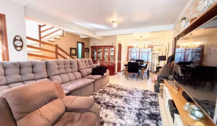 Casa com 3 quartos à venda na Rua Santos Zottis, 190, Hípica, Porto Alegre, 198 m2 por R$ 470.000