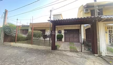 Casa com 3 quartos à venda na Rua Márcio Dias, 530, Nonoai, Porto Alegre, 120 m2 por R$ 520.000