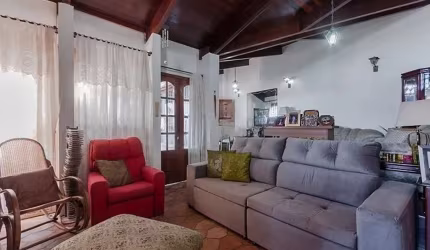Casa com 3 quartos à venda na Rua Comandai, 651, Cristal, Porto Alegre, 320 m2 por R$ 495.000