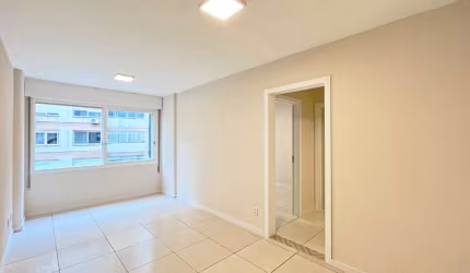 Apartamento com 2 quartos à venda na Avenida Guaíba, 3450, Vila Assunção, Porto Alegre, 81 m2 por R$ 299.000