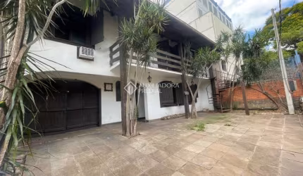 Casa com 5 quartos à venda na Rua Doutor Mário Totta, 1170, Tristeza, Porto Alegre, 265 m2 por R$ 790.000