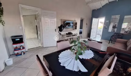Casa com 2 quartos à venda na Rua Monteiro Lobato, 1199, Parque da Matriz, Cachoeirinha, 66 m2 por R$ 330.000