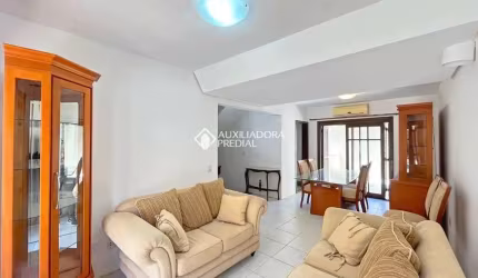 Casa em condomínio fechado com 4 quartos para alugar na Rua Doutor Dias de Carvalho, 325, Tristeza, Porto Alegre, 179 m2 por R$ 4.990