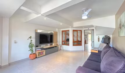 Casa com 4 quartos à venda na Rua Carlos Frederico Albers, 30, Espírito Santo, Porto Alegre, 191 m2 por R$ 640.000