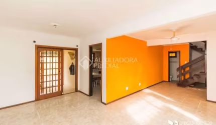 Casa com 3 quartos à venda na Rua Kyve T Knijnik, 20, Espírito Santo, Porto Alegre, 321 m2 por R$ 750.000