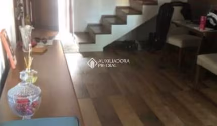 Casa em condomínio fechado com 3 quartos à venda na Avenida Orleaes, 105, Guarujá, Porto Alegre, 196 m2 por R$ 470.000