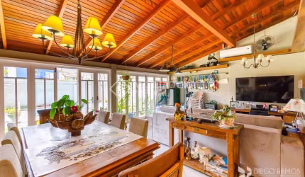 Casa com 3 quartos à venda na Rua Fortunato Della Casa, 45, Espírito Santo, Porto Alegre, 219 m2 por R$ 959.000