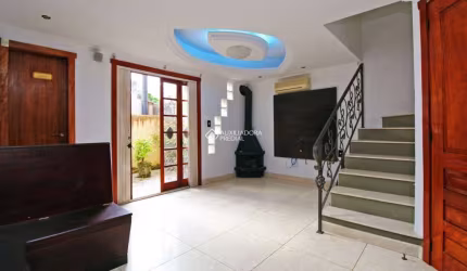 Casa em condomínio fechado com 3 quartos à venda na Avenida Wenceslau Escobar, 3714, Tristeza, Porto Alegre, 167 m2 por R$ 497.000