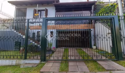 Casa com 3 quartos à venda na Rua Doutor Egydio Michaelsen, 250, Cavalhada, Porto Alegre, 292 m2 por R$ 960.000