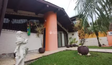 Casa com 3 quartos à venda na Rua Luiz Pasteur, 549, Trindade, Florianópolis, 190 m2 por R$ 900.000