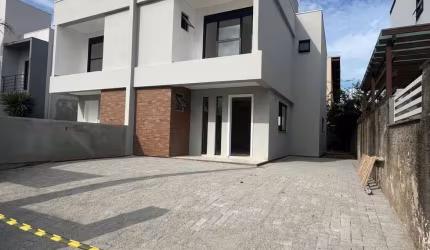 Casa com 3 quartos à venda na Rua Arco íris, 535, Carianos, Florianópolis, 142 m2 por R$ 1.200.000