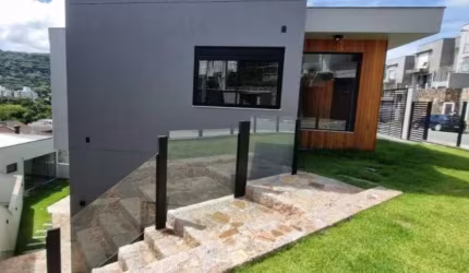 Casa com 3 quartos à venda na Rua Acelon Eduardo da Silva, 261, Córrego Grande, Florianópolis, 202 m2 por R$ 2.950.000