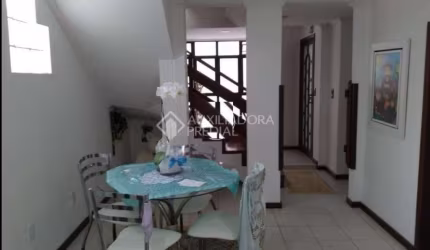 Casa com 3 quartos à venda na Rua Ângelo La Porta, 258, Centro, Florianópolis, 135 m2 por R$ 1.350.000