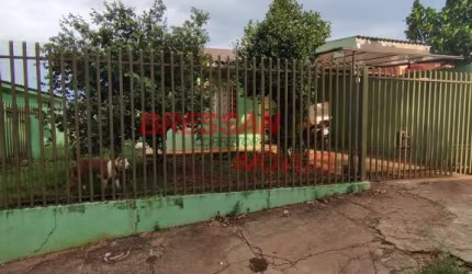 Vendo lote rua jacarezinho com 4 aluguel . Sendo um comercial mais 3 residência