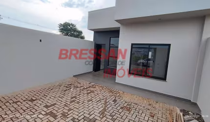 Vendo casa próximo Havan Muffato e estádio localizado no Esmeralda com suíte e