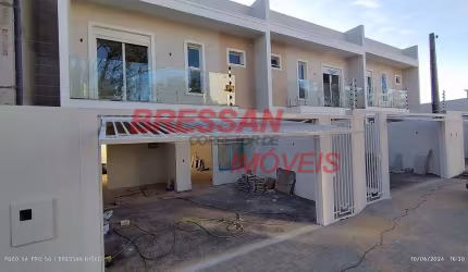 Sobrado com 121 MTS com suíte e sacada com persiana elétrica
