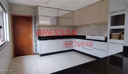 Vendo casa grande com possibilidade de Baracao ou até espaço lazer