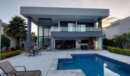 Casa com 4 suítes no Condomínio Quinta das Paineiras - R$6.990.000