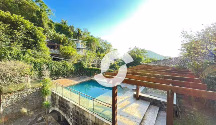 Casa em Itacoatiara com 4 dormitórios à venda, 410 m² por R$ 2.600.000 - Itacoatiara - Niterói/RJ