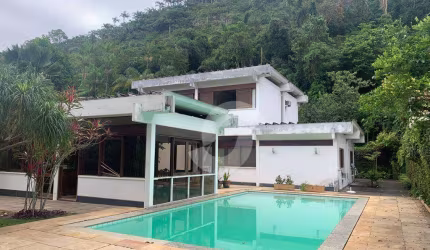 Casa com 4 suítes a 300m da praia à venda, 658 m² por R$ 4.999.000,00- Itacoatiara - Niterói/RJ