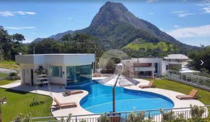 Terreno com ótima localização. Próximo a área de lazer do condomínio.
