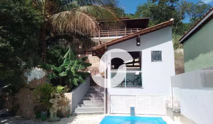 : Excelente casa, localizada em rua sem saída em um bairro bucólico, rodeado de natureza e tranquilidade, com uma vista deslumbrante.