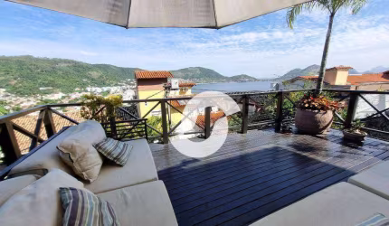 Linda casa com 5 quartos com 3 suítes com vista mar
