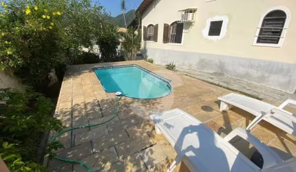 Casa com 2 dormitórios à venda, 110 m² por R$ 750.000,00 - Itaipu - Niterói/RJ