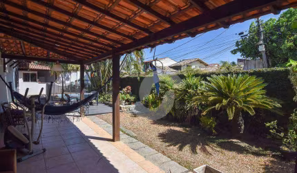 Casa com 4 dormitórios à venda, 185 m² por R$ 1.049.000,00 - Itaipu - Niterói/RJ