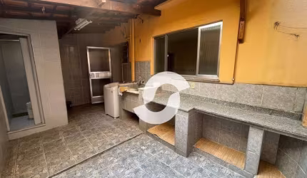 Apartamento térreo no bairro do Fonseca.