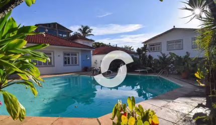 Casa com 6 dormitórios piscina passos da praia venda, 600 m² por R$ 3.200.000,00 - Itacoatiara - Niterói/RJ