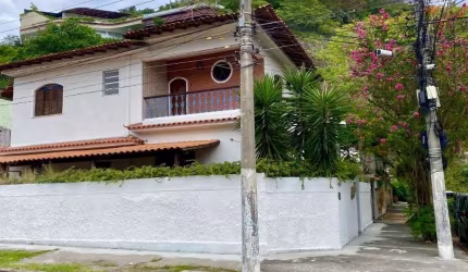 Casa com 4 dormitórios à venda, 300 m² por R$ 2.700.000,00 - São Francisco - Niterói/RJ