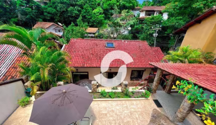 Casa em condomínio de alto padrão em Itaipu.