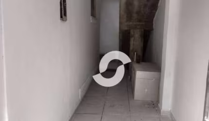 Excelente casa de vila na Rua Vereador Duque Estrada.