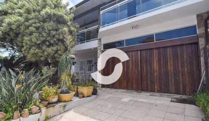 Casa com 4 dormitórios, piscina a 80m da praia à venda, terreno 360 m² por R$ 1.800.000 - Piratininga - Niterói/RJ