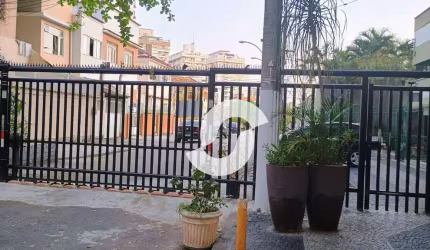 Casa 4 dormitórios em ótima travessa.