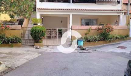 Casa 4 dormitórios em ótima travessa.