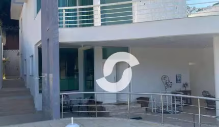 Casa com 4 dormitórios, 4 suítes à venda, 349 m² por R$ 990.000 - Niterói/RJ