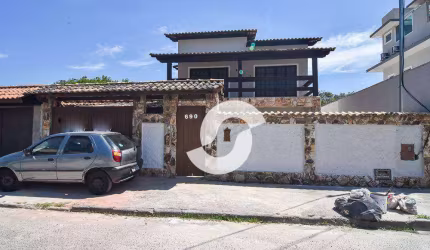 Casa duplex com 4 quartos, sendo 1 quarto no 1º andar, no condomínio Amoli, por apenas R$ 790.000,00 - Itaipu - Niterói/RJ