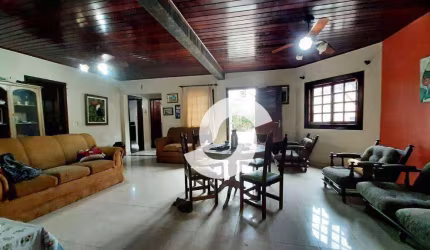 Casa com 5 dormitórios à venda, 403 m² por R$ 1.900.000,00 - Camboinhas - Niterói/RJ