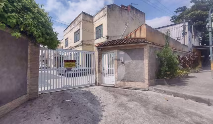 Apartamento com 3 dormitórios à venda, 109 m² por R$ 250.000,00 - Amendoeira - São Gonçalo/RJ