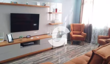 Casa com placa solar no Fonseca