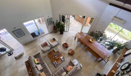 Excelente casa em Pendotiba, possui 237 metros quadrados com 3 suites