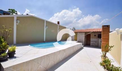 Pendotiba, linda e espaçosa casa com piscina!!