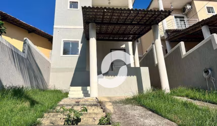 Serra Grande, excelente casa duplex com 3 quartos, sendo 1 suíte com varanda, quintal e 2 vagas - R$700.000