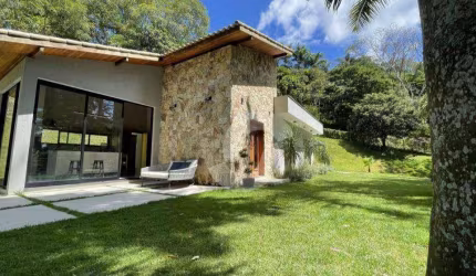 Magnífica Casa com 3 dormitórios à venda, 200 m² por R$ 1.780.000 - Areal/RJ