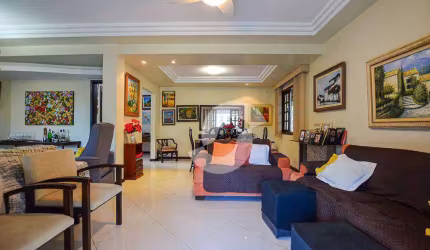 Casa com lazer em Condomínio de Luxo em Piratininga