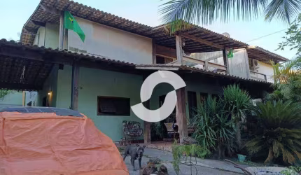 Ótima Casa 5 qts , area de lazer ótima